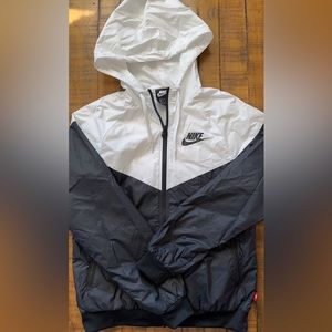 Women’s Nike windrunner jacket